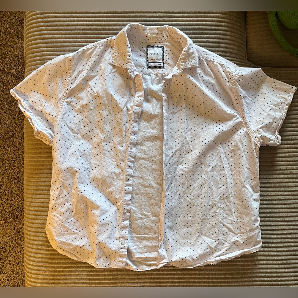 Men’s polka dot button up, slim fit, size L